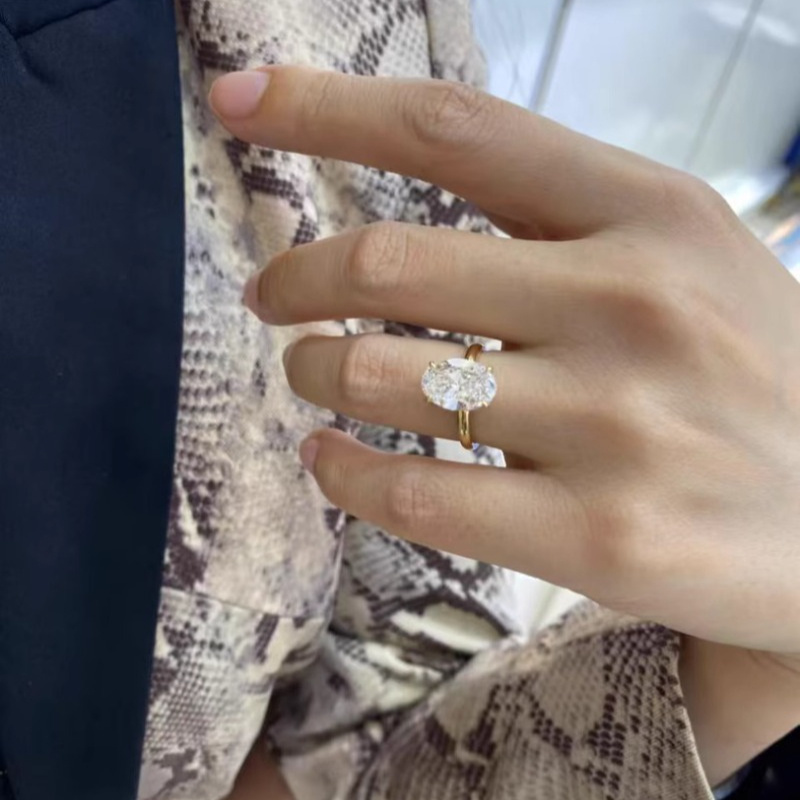 Women's 1 Carat White Moissanite Ring, Ideal Gift for Weddings